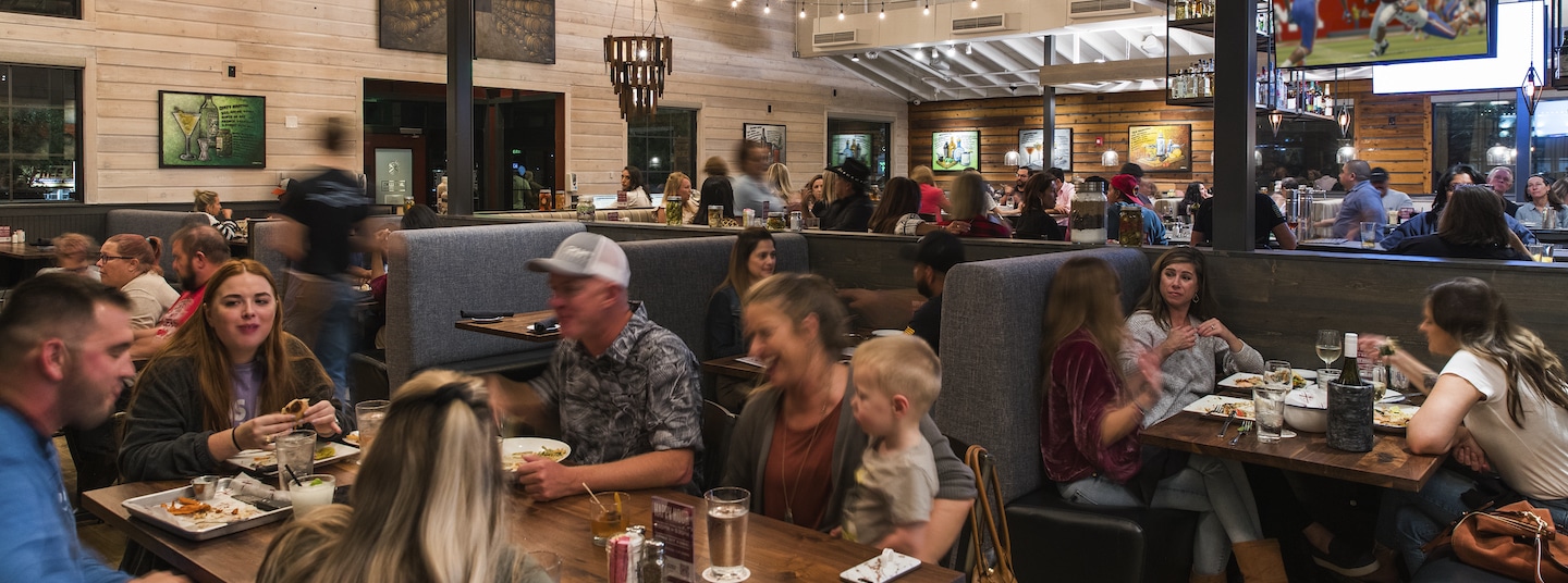 Jack Allen's Kitchen Families Eating Together in Restaurant - Cedar Park Restaurant